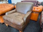 Bruin Shabby-Chic Leren Chesterfield Fauteuil op Wieltjes !!, Ophalen, Zo goed als nieuw, Leer, CHESTERFIELD