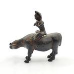Antique Chinese Bronze – Flute-Playing Boy on a Water, Antiek en Kunst