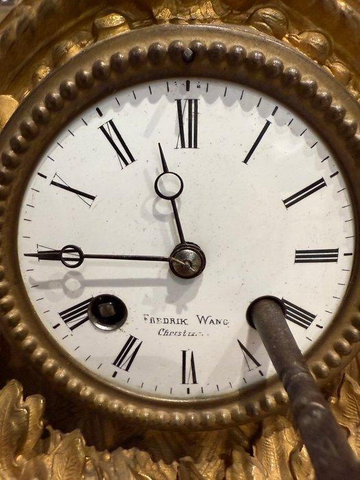 Pendule - Fredrik Wang – Christiania - Zinklegering -, Antiek en Kunst, Curiosa en Brocante