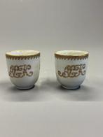 A pair of Chinese export gilt monogrammed cups - Porselein -, Antiek en Kunst