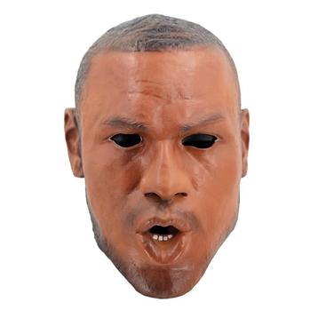 Man masker Lebron James roepend (celebrity) beschikbaar voor biedingen