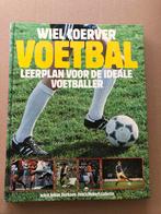 Wiel Coerver - Voetbal - Leerplan voor de Ideale Voetballer, Boeken, Sportboeken, Ophalen of Verzenden, Gelezen, Balsport