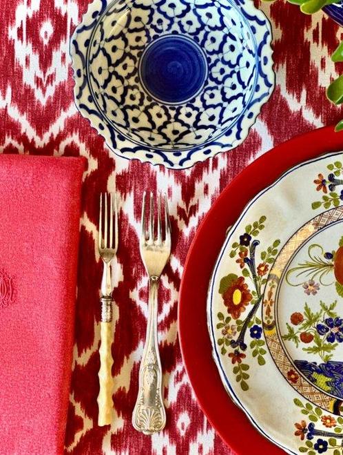 Ottomaans tafelkleed met ikat-stijl print voor grote tafels., Antiek en Kunst, Antiek | Meubels | Tafels