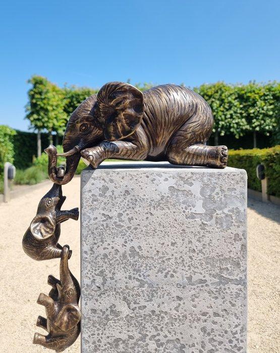 Beeldje - Falling elephants - Brons, Antiek en Kunst, Curiosa en Brocante