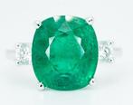 18 karaat Witgoud - Ring - 6.60 ct Smaragd - Levendig Groen