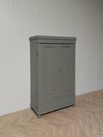 Landelijke klassieke kast, tweedeurs, kledingkast, legkast, Antiek en Kunst