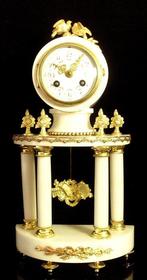 Portico klok Lodewijk XVI-stijl - Verguld brons, Carrara, Antiek en Kunst, Antiek | Klokken