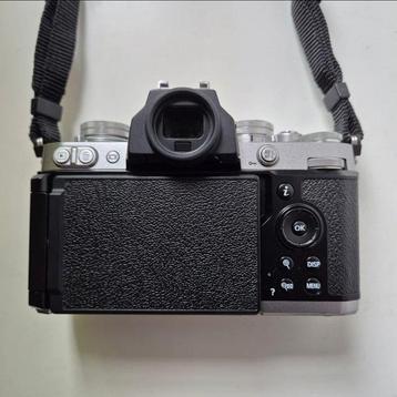 Nikon Z fc + DX 24/1.7 Spiegelloze camera beschikbaar voor biedingen