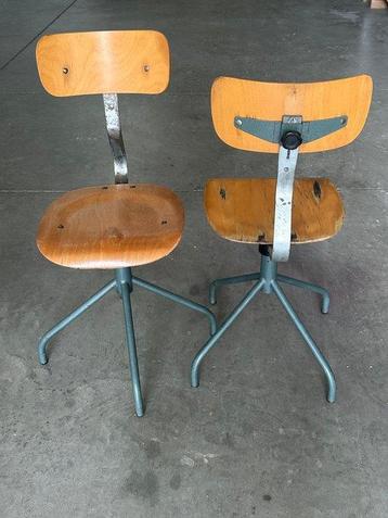 Stoel (2) - Hout, Metaal - Vintage industriële stoelen beschikbaar voor biedingen