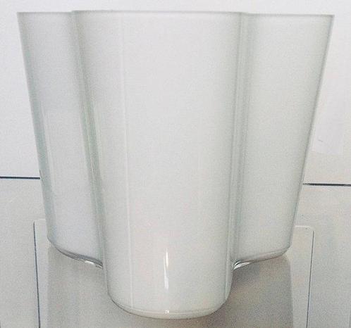 Iittala - Alvar Aalto - Vaas - Opaline glas - Savoye, Antiek en Kunst, Antiek | Glas en Kristal
