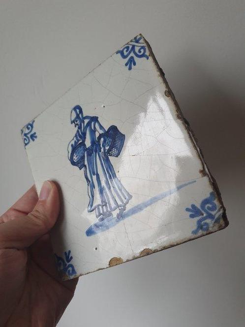 Tegel - 1600-1650 - Vrouw met manden, Antiek en Kunst, Antiek | Glas en Kristal
