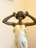 sculptuur, Nymph of the Valley, Lady in white dress. - 34 cm