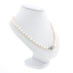 Parel collier met witgouden slot | 52 cm (vintage, sierslot), Gebruikt, Overige kleuren, Ophalen of Verzenden, Met edelsteen