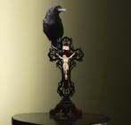 Kraai op Kruis Taxidermie Opgezette Dieren By Max, Ophalen of Verzenden, Nieuw, Vogel, Opgezet dier