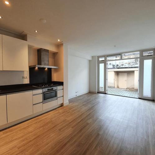 Gestoffeerde 2-slaapkamer benedenwoning met tuin gevonden in, Huizen en Kamers, Huizen te huur, Direct bij eigenaar, Amsterdam