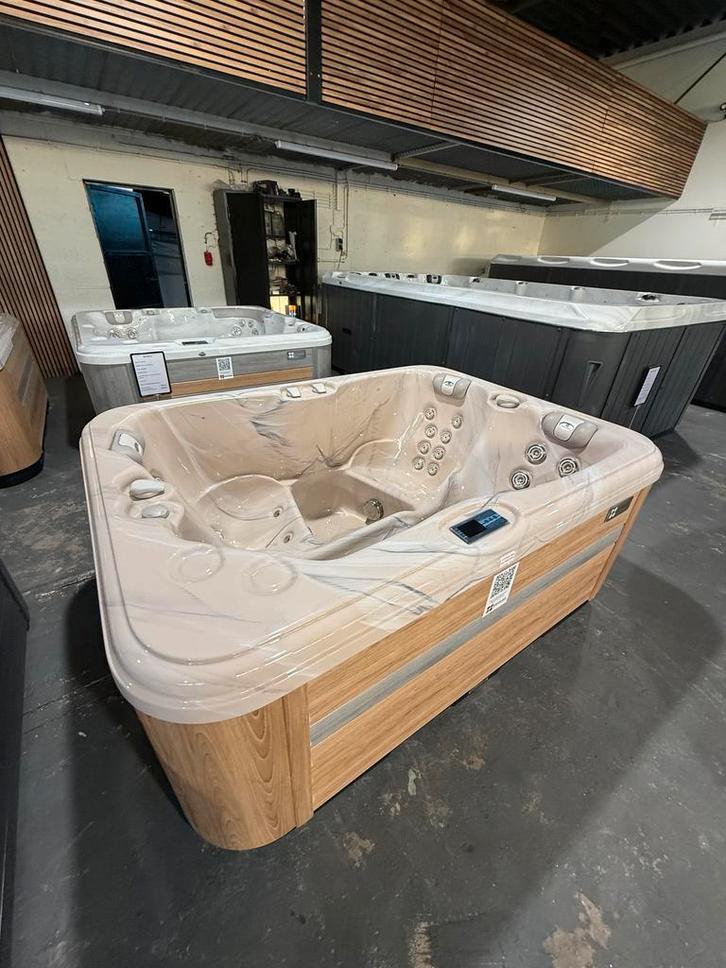 Nieuw - Jacuzzi Passion luxe spa Renew 3 persoons, Tuin en Terras, Bubbelbaden en Hottubs, Vast, Nieuw, Afdekzeil, Filter, Trap