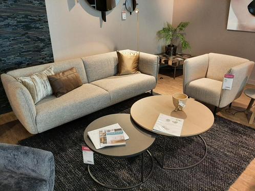 Lou fauteuil + 3-ztisbank **SHOWROOMMODEL**, Huis en Inrichting, Fauteuils, Nieuw, Stof