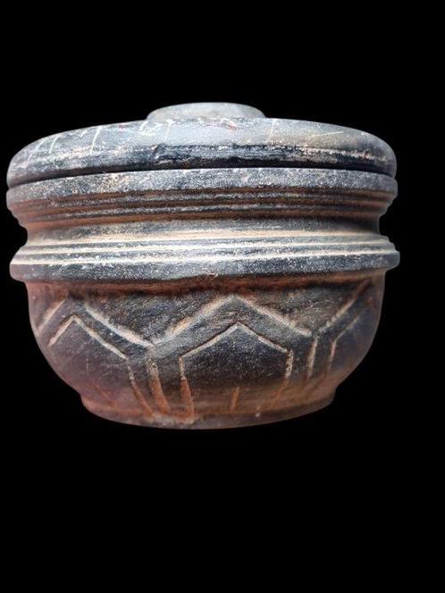 Gandhara Stone - Shisht Excessively Rare Reliquary - 78 mm, Verzamelen, Mineralen en Fossielen
