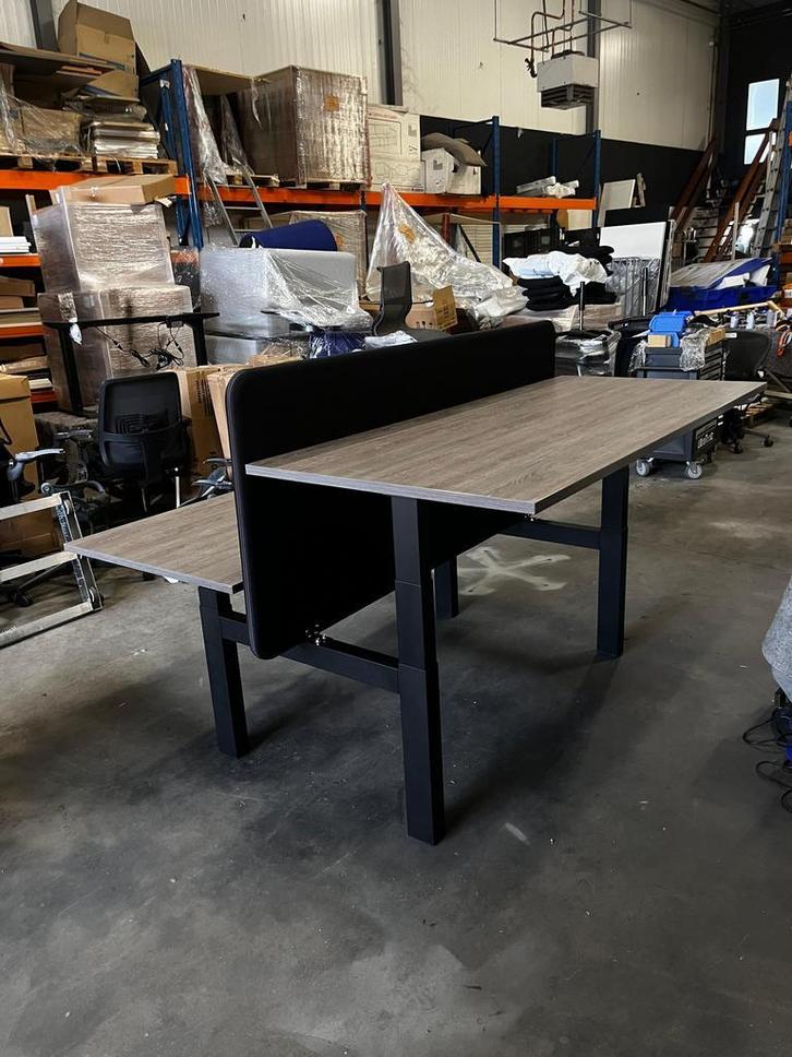 Refurbished Duo Bureau Van Ahrend - Nieuwstaat, Huis en Inrichting, Bureaus, Stabureau, Zo goed als nieuw, Elektrisch, In hoogte verstelbaar