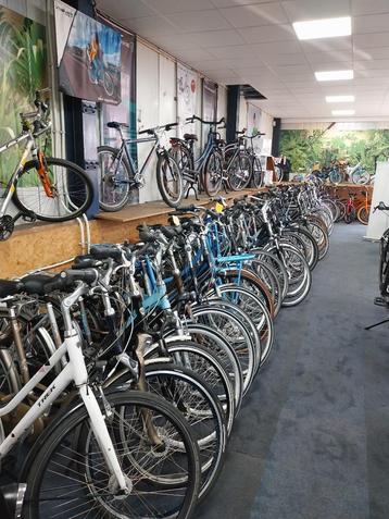 grote voorraad gebruikte fietsen beschikbaar voor biedingen