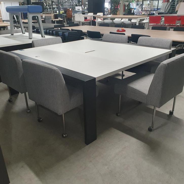 Houten design vergadertafel met 6 luxe stoelen - 200x200 cm, Huis en Inrichting, Bureaus, Ophalen of Verzenden