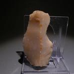 Neolithisch Vuursteen. 5 cm lang. Mes - 5000 v.Chr. Bijl