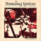 LP gebruikt - The Dub Syndicate - The Pounding System (Am..., Cd's en Dvd's, Vinyl | Overige Vinyl, Verzenden, Zo goed als nieuw