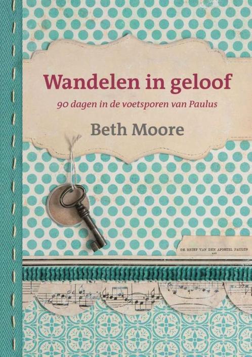 Wandelen in geloof 9789063536824 Beth Moore, Boeken, Godsdienst en Theologie, Zo goed als nieuw, Verzenden