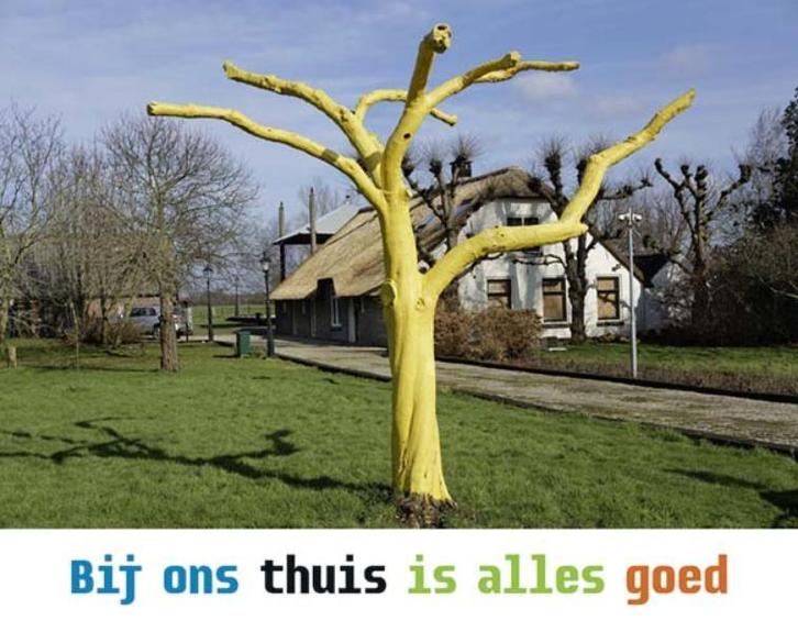 Bij ons thuis is alles goed 9789077386194, Boeken, Kunst en Cultuur | Fotografie en Design, Gelezen, Verzenden