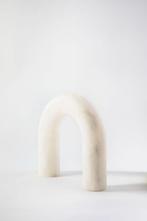 FMM Design - Gebogen tafellamp - Albast, Antiek en Kunst, Kunst | Designobjecten