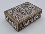 Box with in silver relief Lakshmi with elephnats - Hout,, Antiek en Kunst