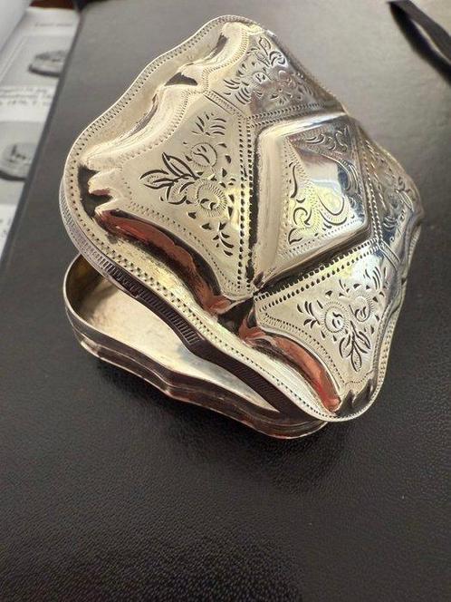 Pillendoosje - Zilver - Pillendoosje uit 1877, Antiek en Kunst, Antiek | Goud en Zilver