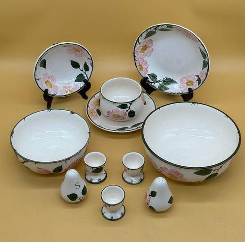 Harnas - Charming Villeroy & Boch Set – Wildrose-decor met, Antiek en Kunst, Antiek | Meubels | Tafels