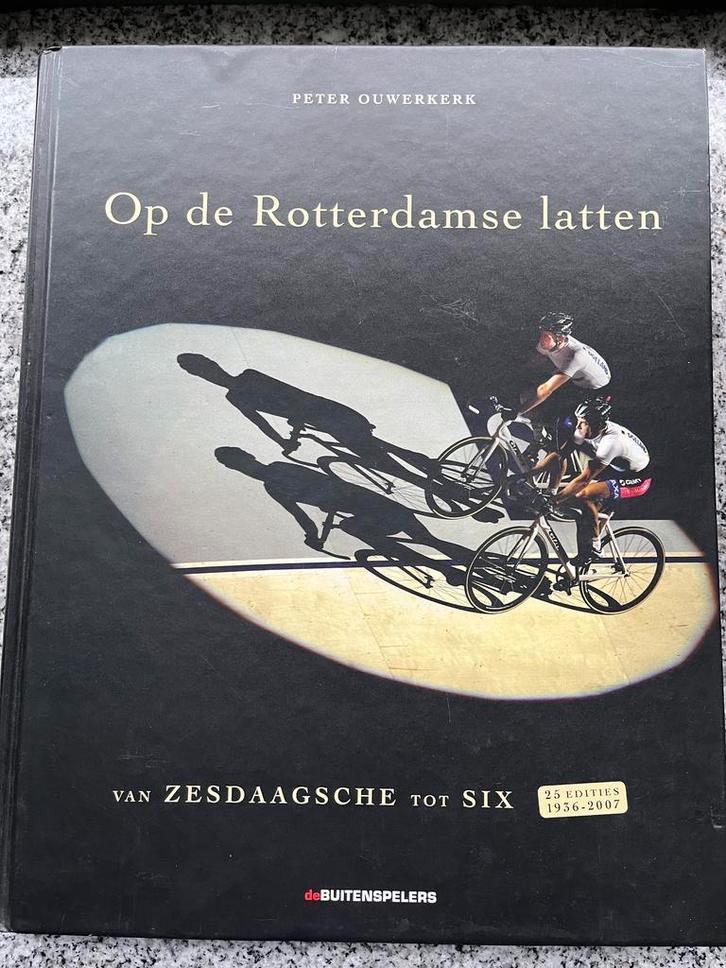 Op de Rotterdamse latten  (Peter Ouwerkerk), Boeken, Geschiedenis | Stad en Regio, 20e eeuw of later, Gelezen, Verzenden
