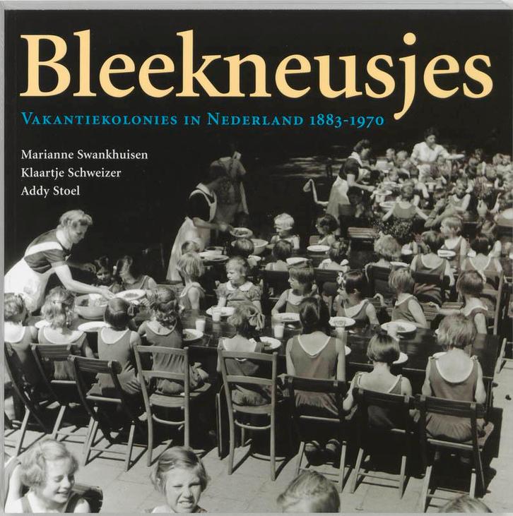 BLEEKNEUSJES vakantiekolonies in Nederland 1883-1970, Boeken, Politiek en Maatschappij, Gelezen, Verzenden