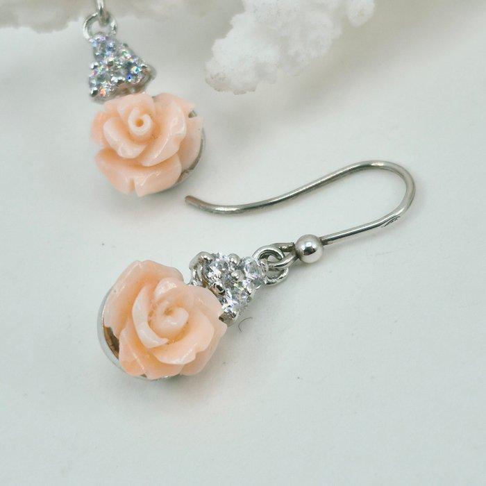 Zilver - Oorbellen - ROSE INCISÉE IN CORALLO, Antiek en Kunst, Curiosa en Brocante