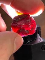 Robijn Ruw. Geweldige Mozambique Ruby. “Gemmy” “Gratis