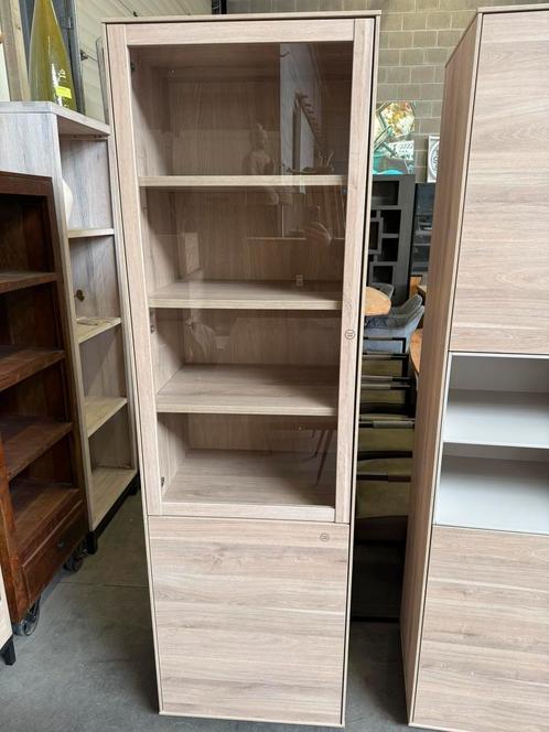 Elegance vitrine smal, fresh oak, Huis en Inrichting, Kasten | Vitrinekasten, Nieuw, Glas, Overige materialen
