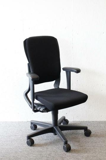 Opnieuw gestoffeerde Ahrend bureaustoel Zwart € 175,- beschikbaar voor biedingen