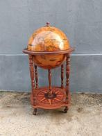 Bar - Hout, pasta - Globevormige bar, lade voor likeuren