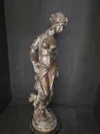 A. Moreau - sculptuur, Woman in front of rose bush - 37 cm, Antiek en Kunst