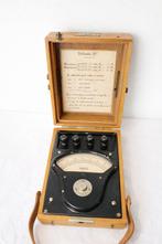 Voltmètre ancien à aiguille - scientifique, industriel , de