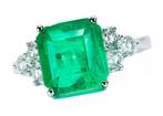 4.10 Cts Vivid Green Emerald (Colombia) - 0.67 Cts Diamond -