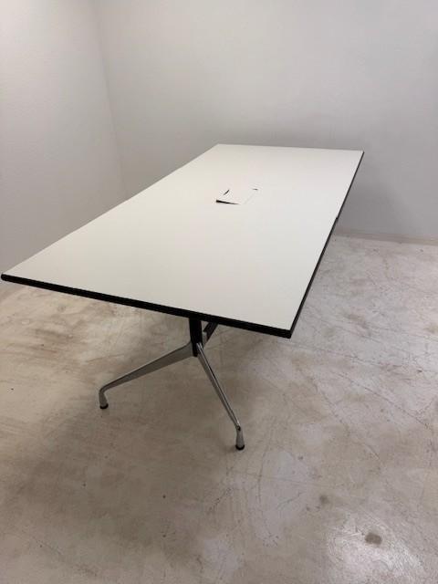 Gebruikte Vitra Eames Segmented vergadertafel 108 x 215, Zakelijke goederen, Kantoor en Winkelinrichting | Kantoormeubilair en Inrichting