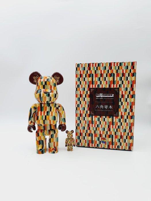 Medicom Toy - Be@rbrick 400% + 100% Rokkaku Yosegi bearbrick, Antiek en Kunst, Kunst | Designobjecten