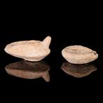 Oud-Romeins Pair of Pottery Oil Lamps (Zonder Minimumprijs)