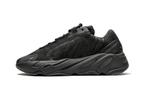 Yeezy Boost 700 MNVN Triple Black, Nieuw