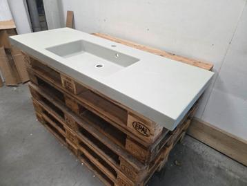 Wastafel 120 x 45,5 cm beton mat grijs – 1 kraangat beschikbaar voor biedingen