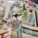 Imari Famille Rose, dame in de tuin, - Porselein - Japan -, Antiek en Kunst