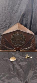 Amsterdamse school klok met ster vormige bronzen wijzerplaat, Antiek en Kunst, Antiek | Klokken